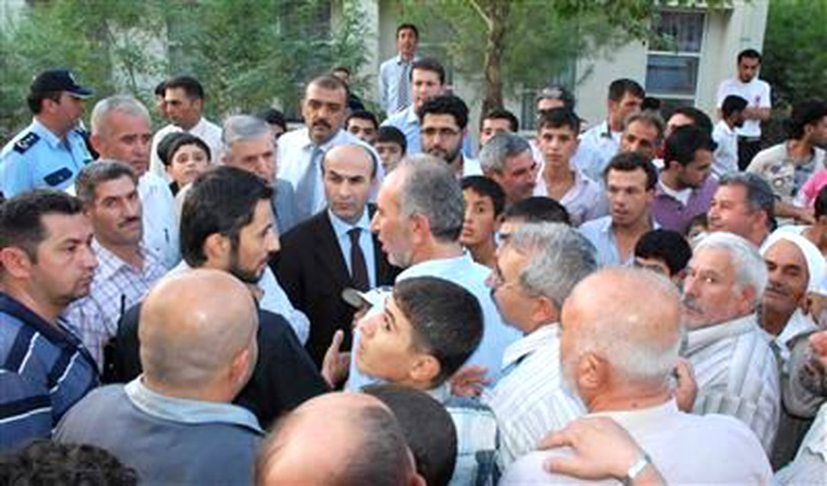 Vali Mahmut Demirtaş\'tan Suriyeli Mültecilere Ziyaret