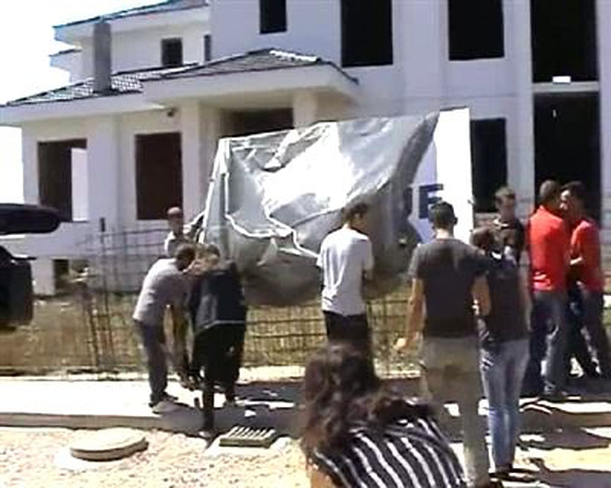 Vetvendosye Hareketi Başbakan\'ın Evini \'Satışa Çıkardı\'