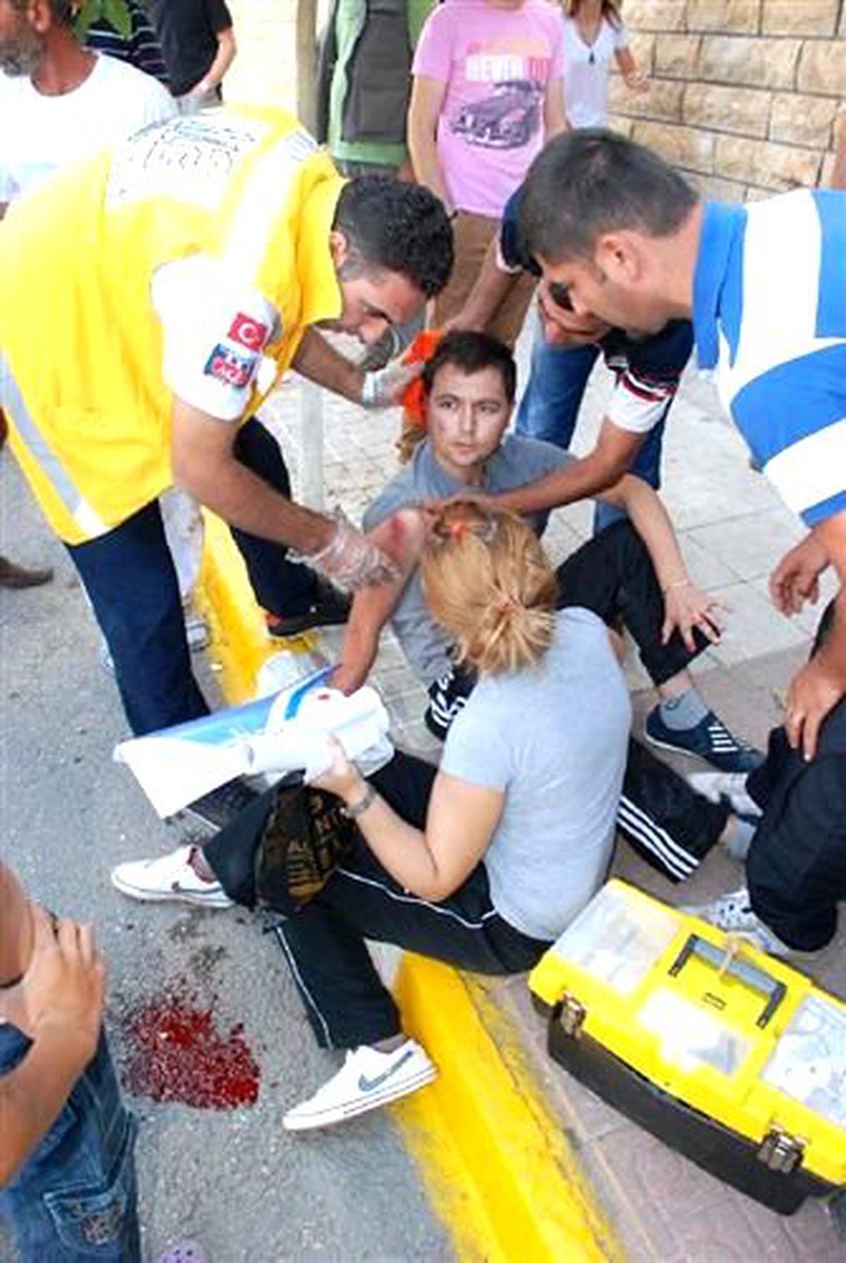 Yeni Evli Çifte Motosiklet Çarptı