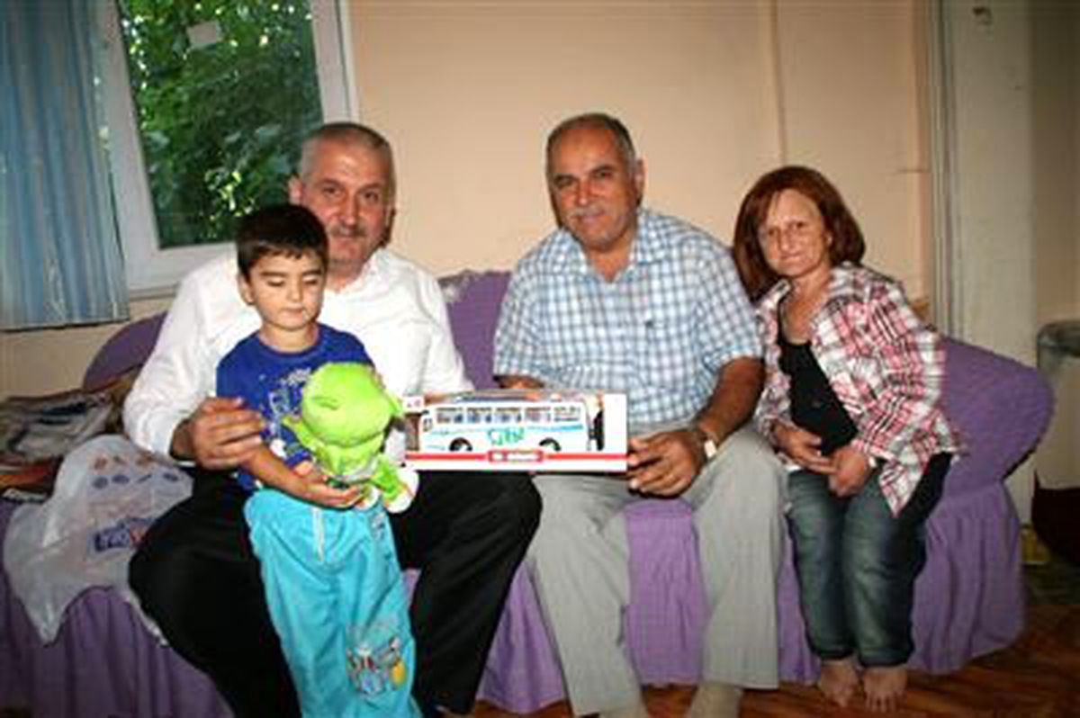 Aile ve Sosyal Politikalar İl Müdürü\'nden Yardıma Muhtaç Aileye Ziyaret