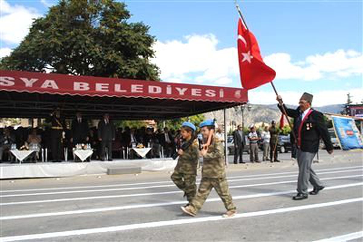 Amasya Protokolü Zafer Bayramı\'nda Gazilerle Buluştu