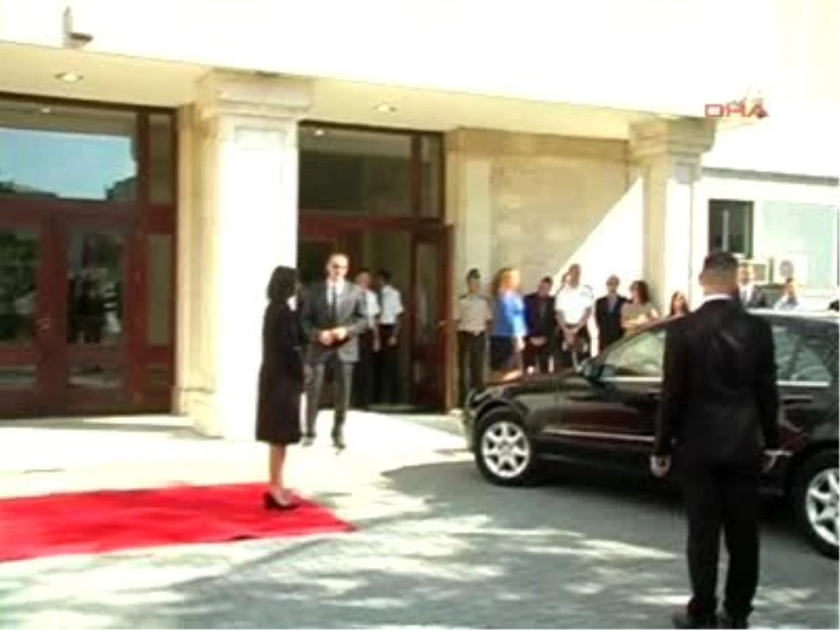 Arnavutluk\'un Yeni Cumhurbaşkanı Buyar Nişani Kosova\'yı Ziyaret Etti