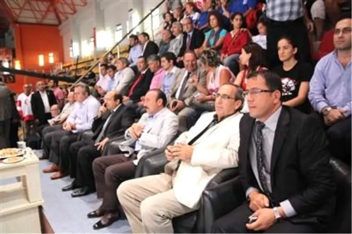 Buz Hokeyi Milli Takımı İlk Maçta Yunanistan\'ı 7-0 Yendi