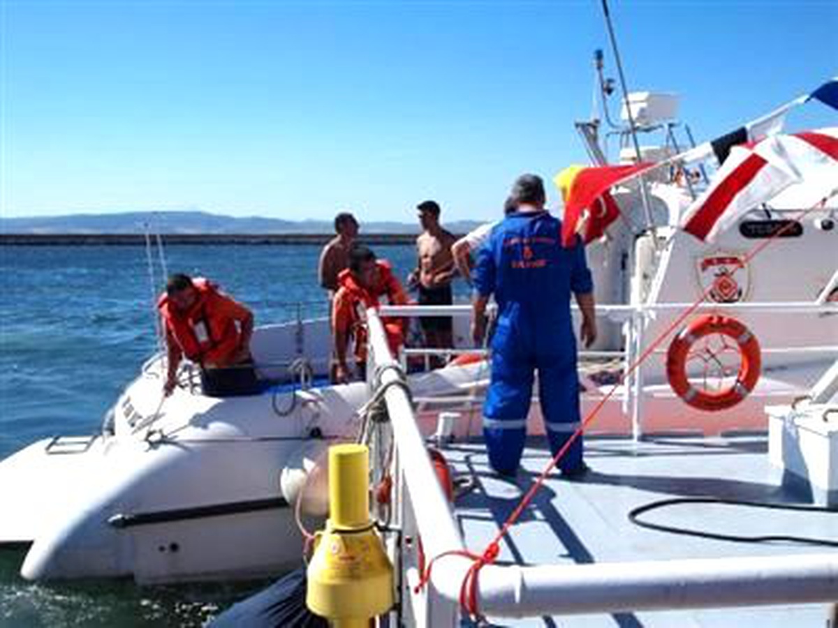 Çanakkale Boğazı\'nda 3 Yüzücü Kayboldu, Boğaz Geçişe Kapandı