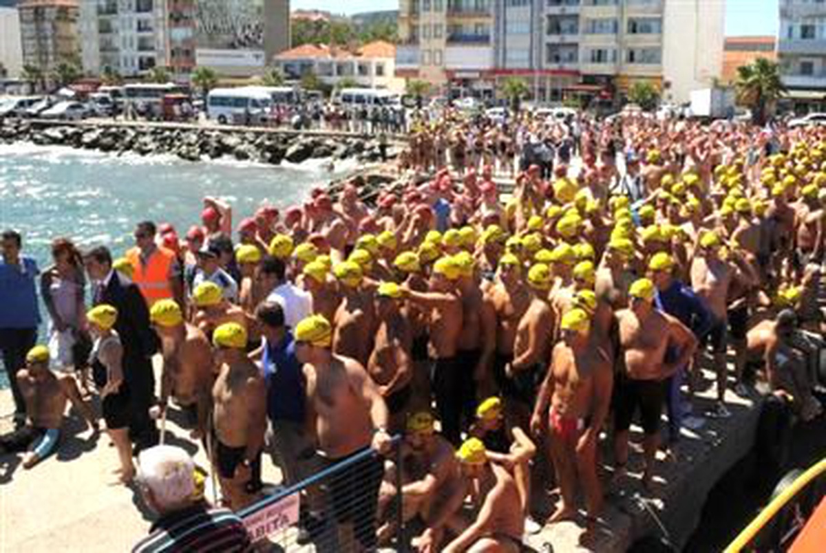 Çanakkale Boğazı\'nı Yüzerek Geçtiler