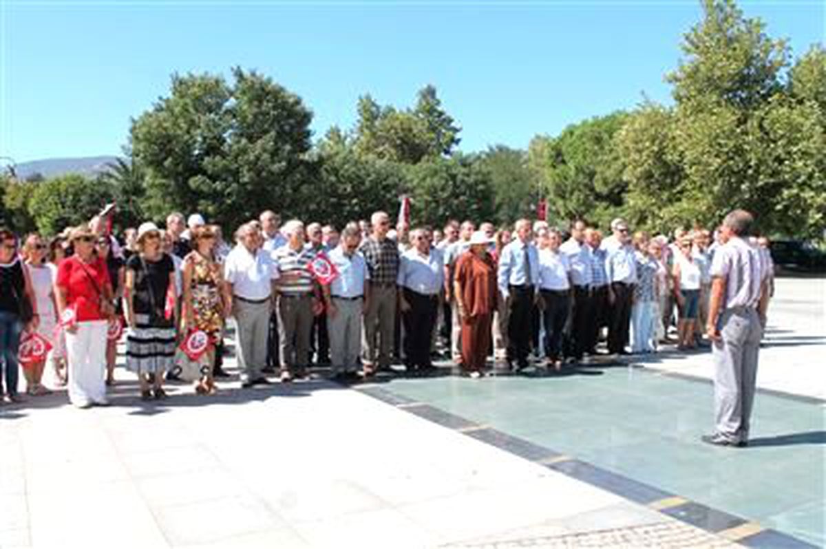 CHP 30 Ağustosu Resmi Programdan Ayrı Kutladı