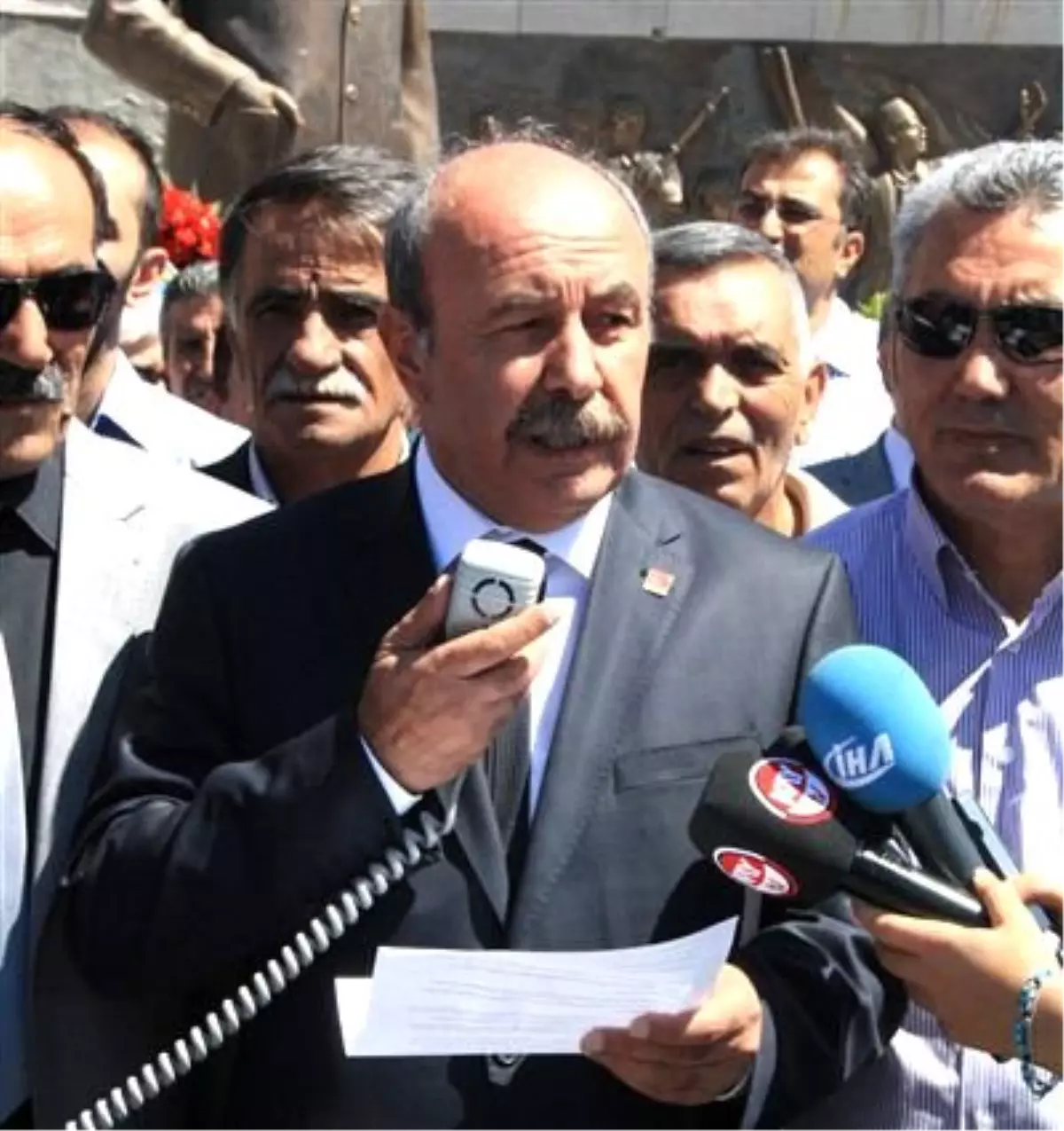 CHP'den Çelenk Tepkisi