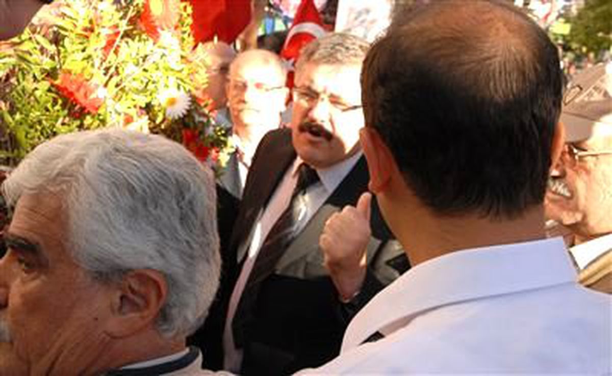 CHP\'nin Çelengine İzin Çıkmadı