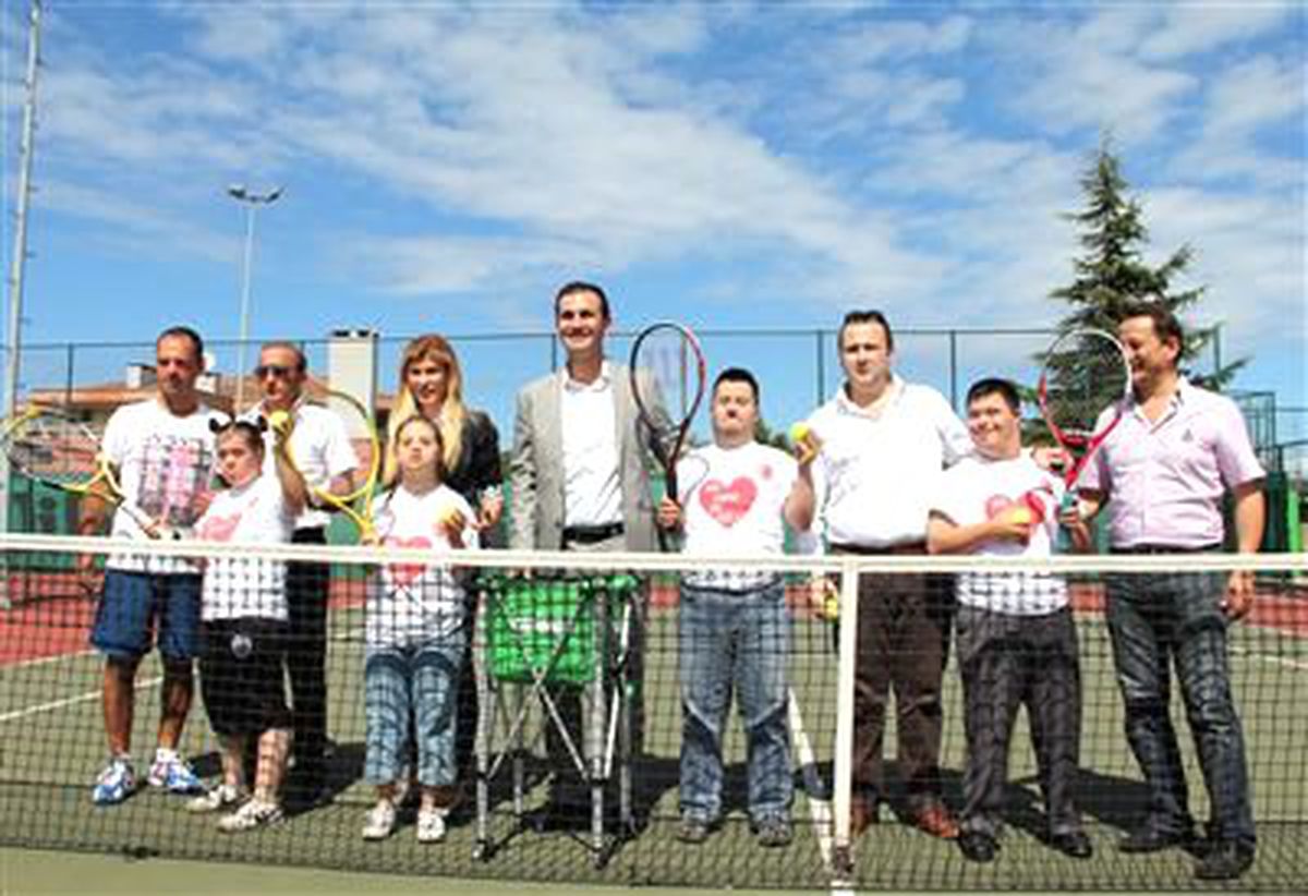 Down Sendromlular İçin Tenis Turnuvası