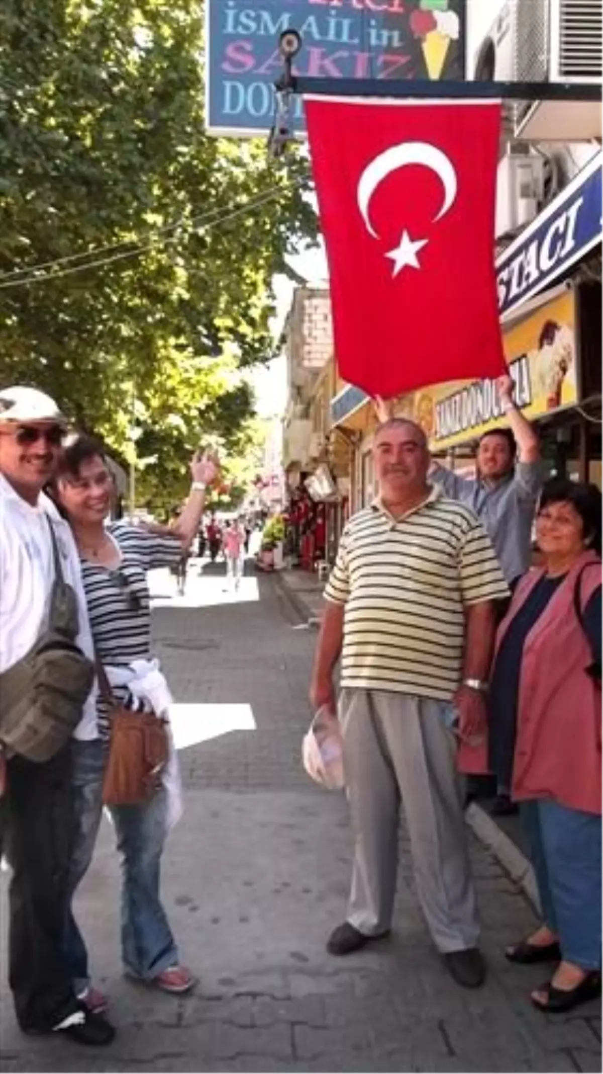 Hongkong'lu Gelinin Türk Bayrağı Sevgisi