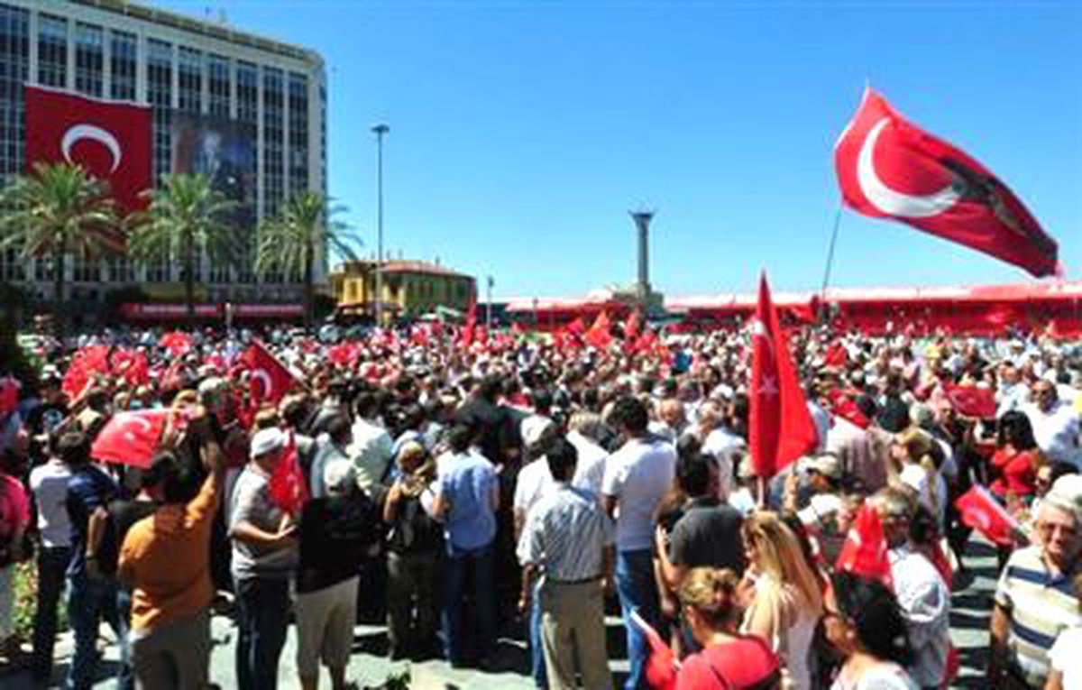 İzmir\'de CHP\'den Alternatif Kutlama