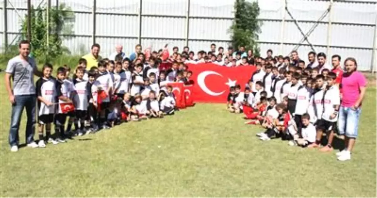 Manisaspor Futbol Okulları Yaz Dönemi Törenle Bitti