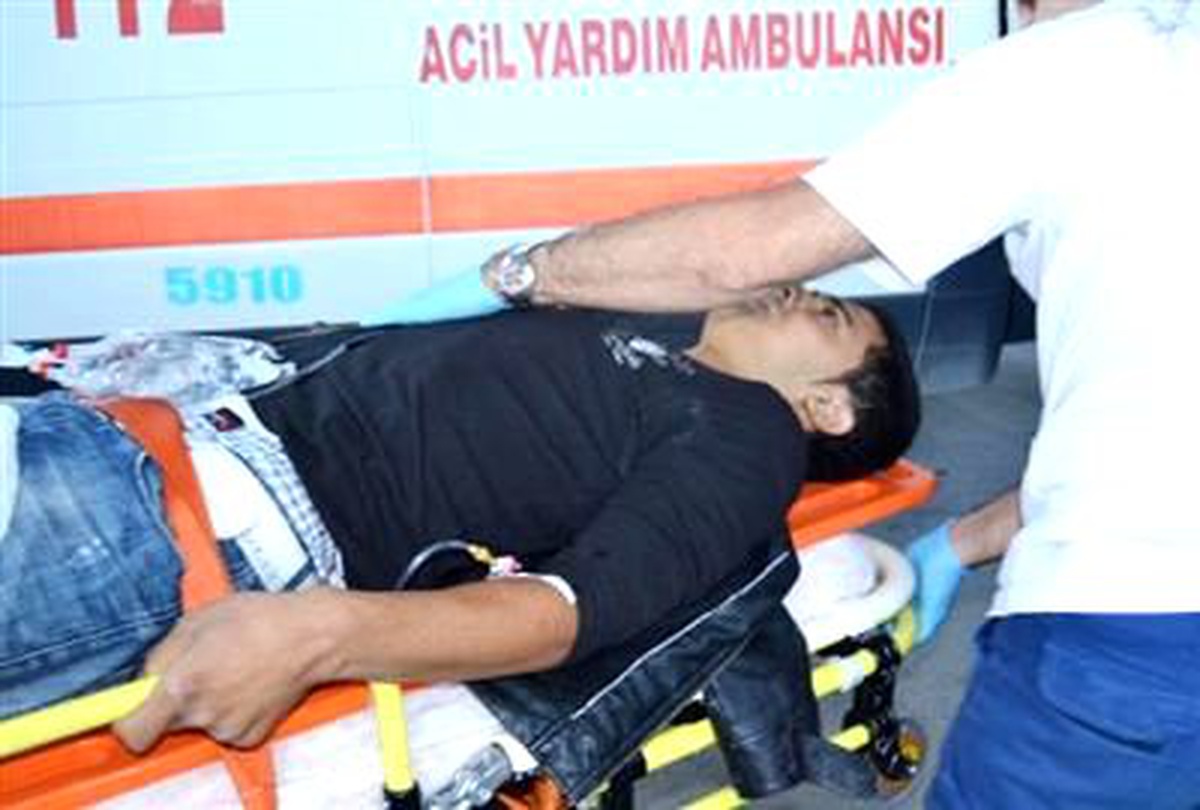 Motosikletli Genç Motosikletten Açılan Ateşle Yaralandı