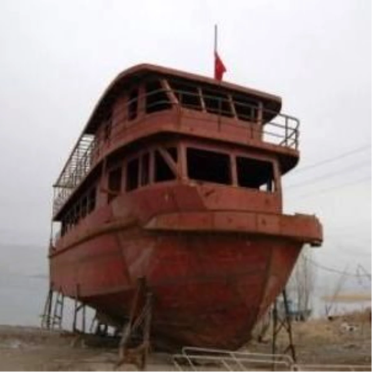 Nemrut\'a Turist Taşıyacak Tekne Hizmete Hazır