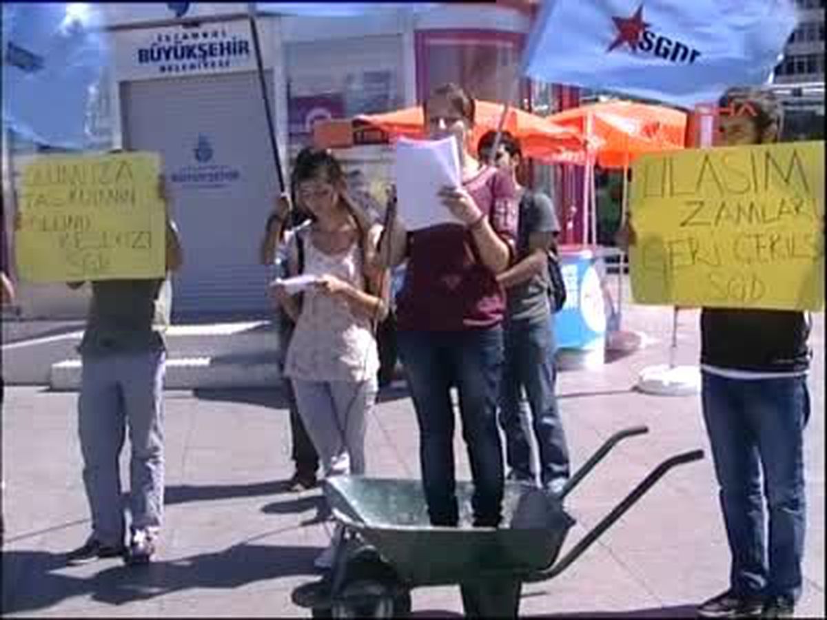 Öğrencilerden El Arabalı Zam Protestosu