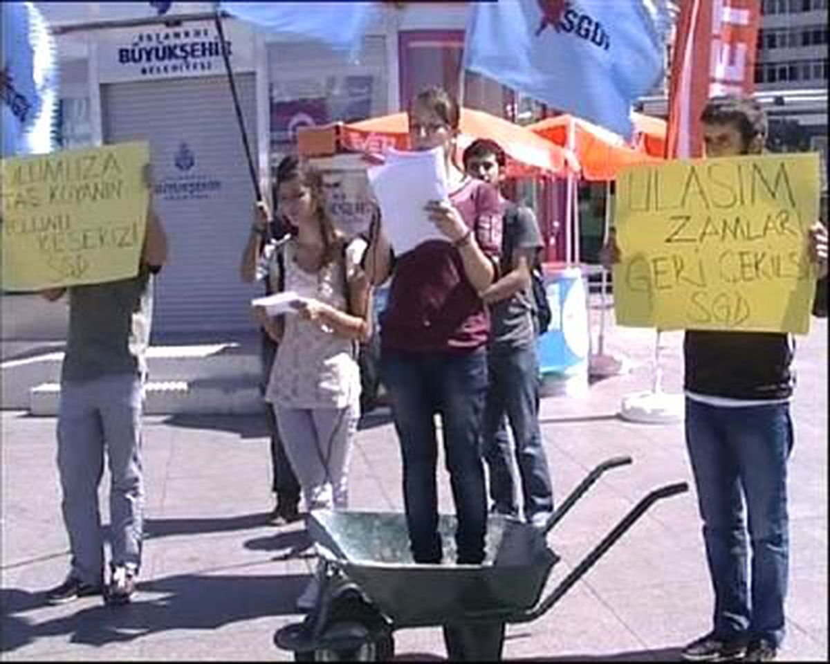 Öğrencilerden "El Arabalı" Protesto