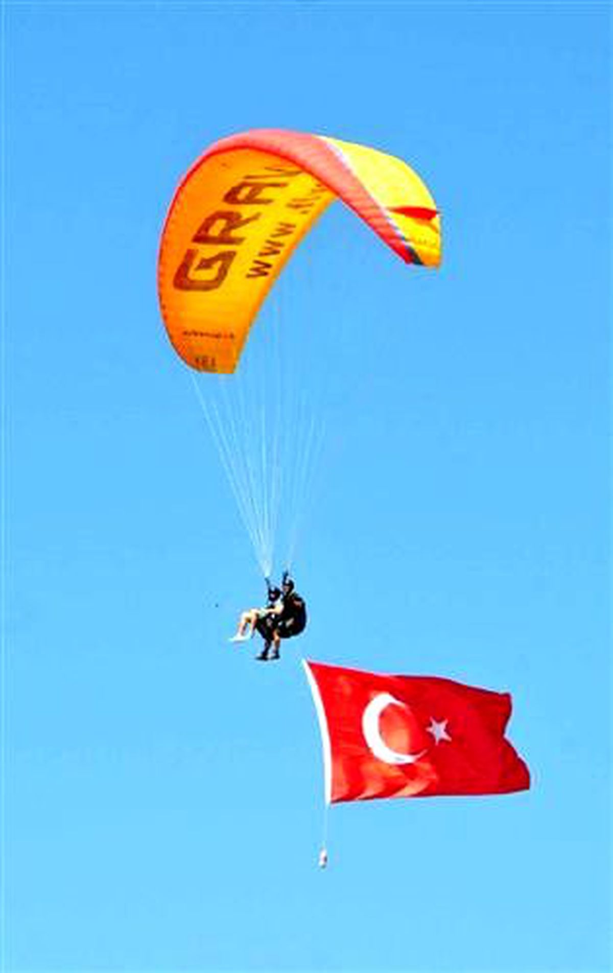 Paraşütçüler Zafer Bayramı İçin 1500 Metrede Türk Bayrağı Açtılar