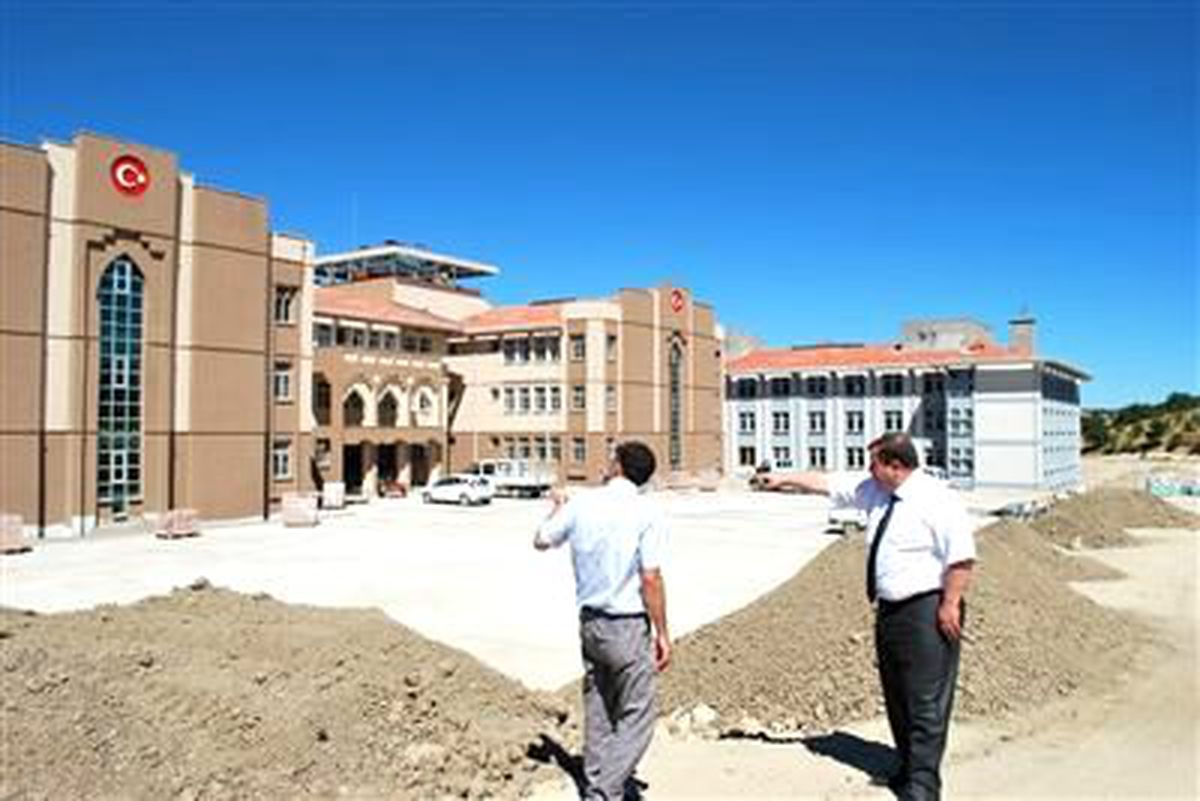Pazarlar Anadolu Öğretmen Lisesi İnşaatı Devam Ediyor