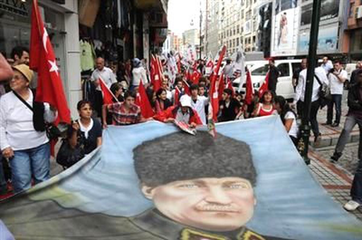 Rize\'de Zafer Bayramı Yürüyüş Gerginliği