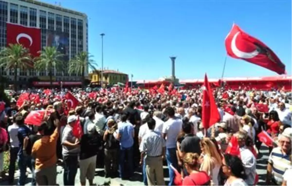 Sekiz Aylık Bebek de 80 Yaşındaki Dede de Bayramda