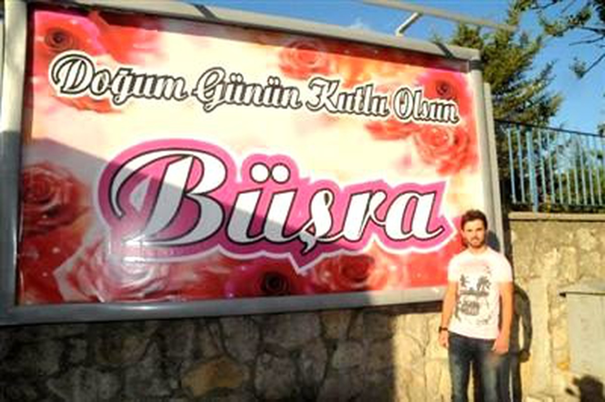 Sevgiliye Bilbordlu Doğum Günü Kutlaması