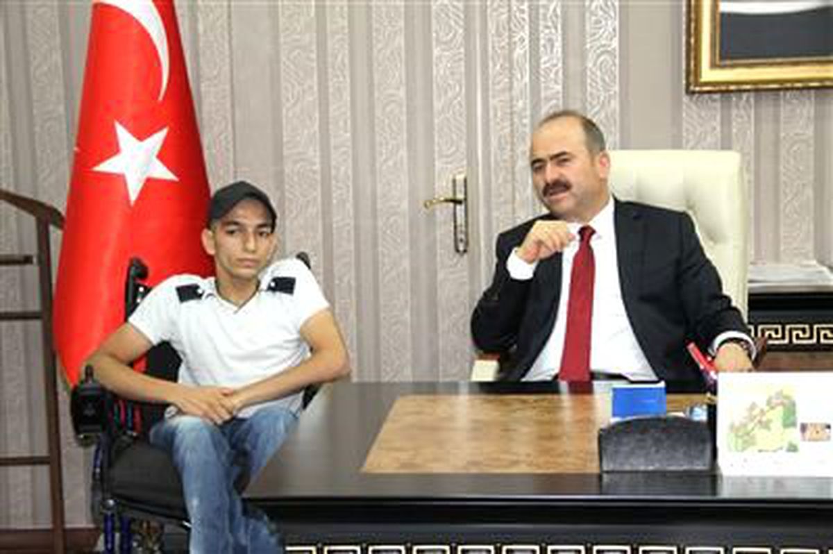 Siirtli Engelli Genç Engel Tanımıyor