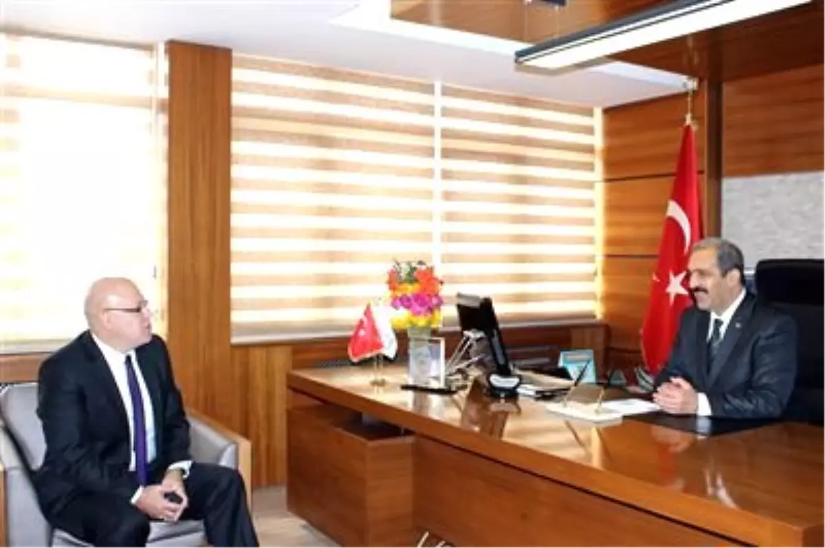 Sivas Devlet Tiyatrosu Müdürü Doğan Ürgüp\'ü Ziyaret Etti