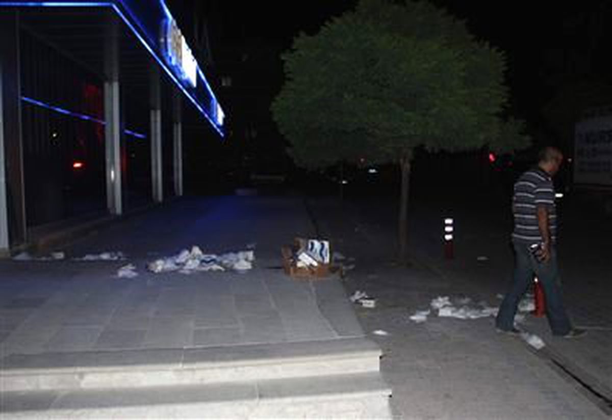 Şüpheli Paketten Peçete Çıktı