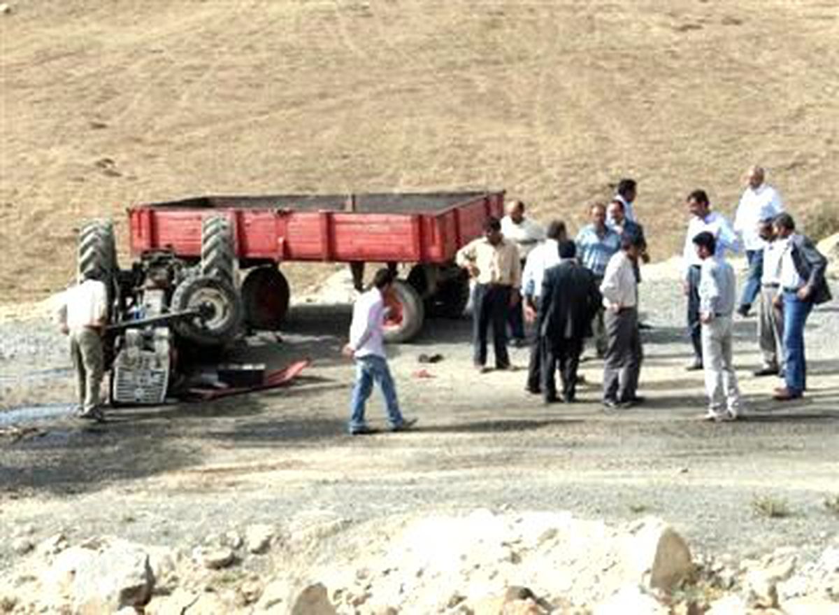 Traktör Devrildi: 1 Ölü, 1 Yaralı