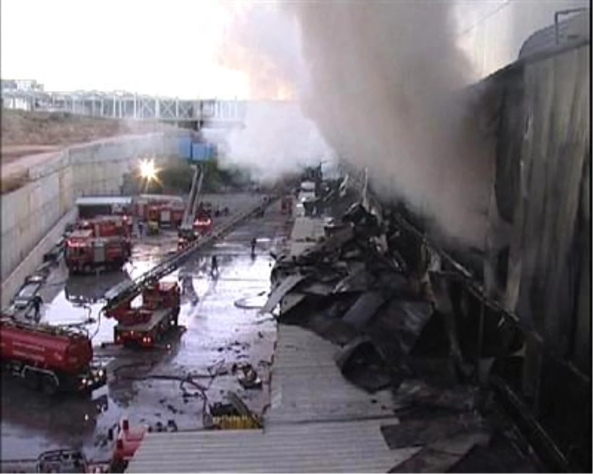 Tuzla\'daki Fabrika Yangını Kontrol Altına Alındı