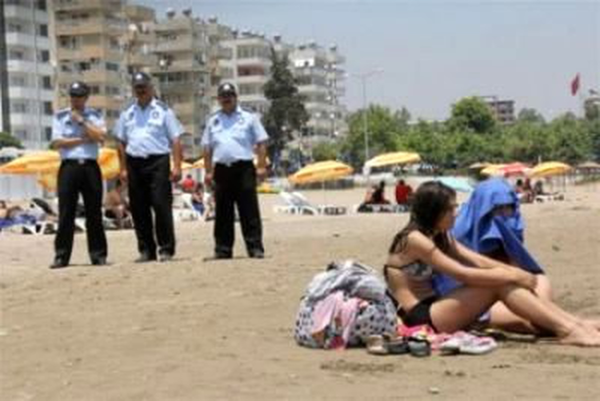 Zabıta Kumburgaz Sahiline Çıkarma Yaptı