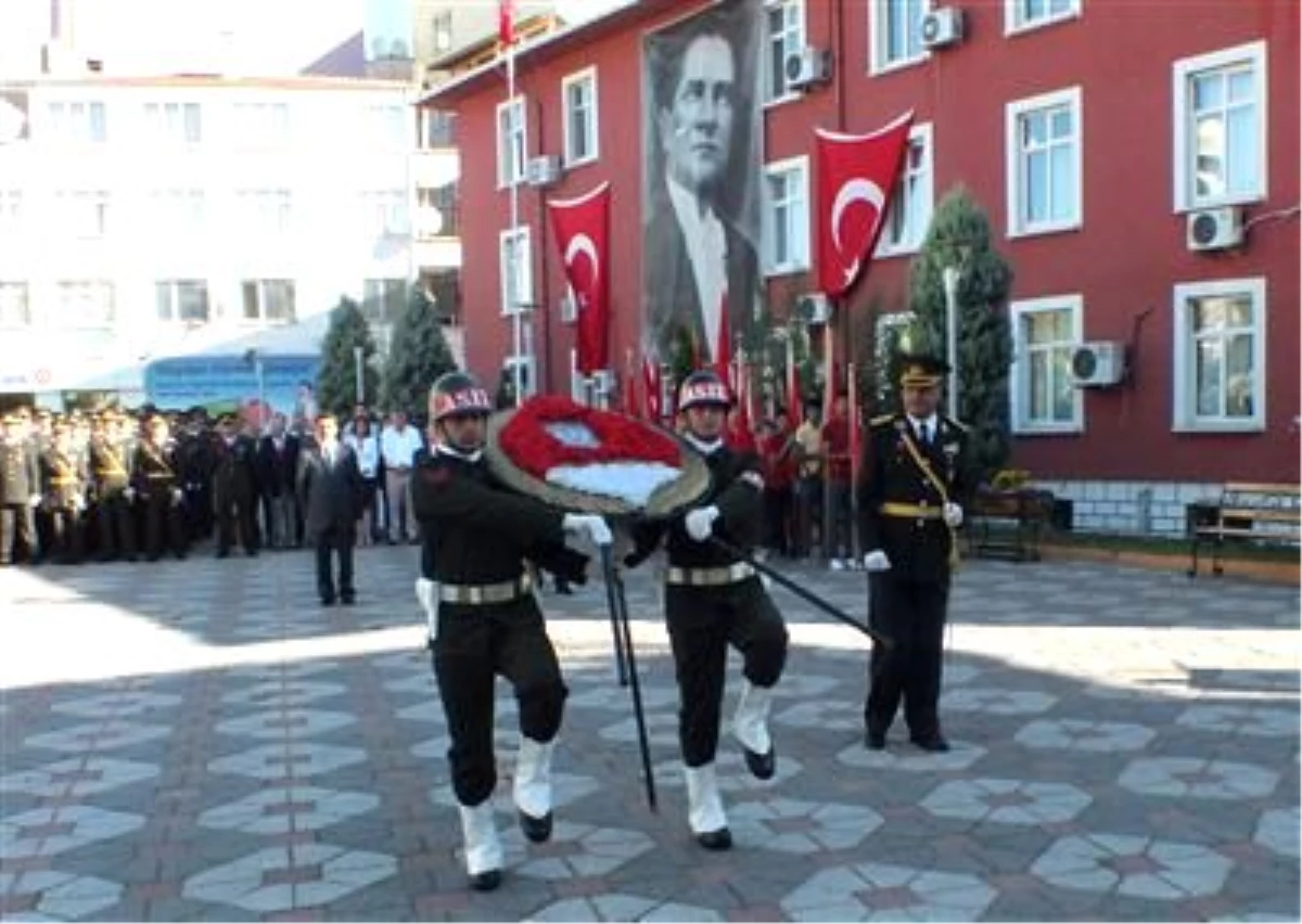 Zafer Bayramı Coşkulu Törenlerle Kutlandı