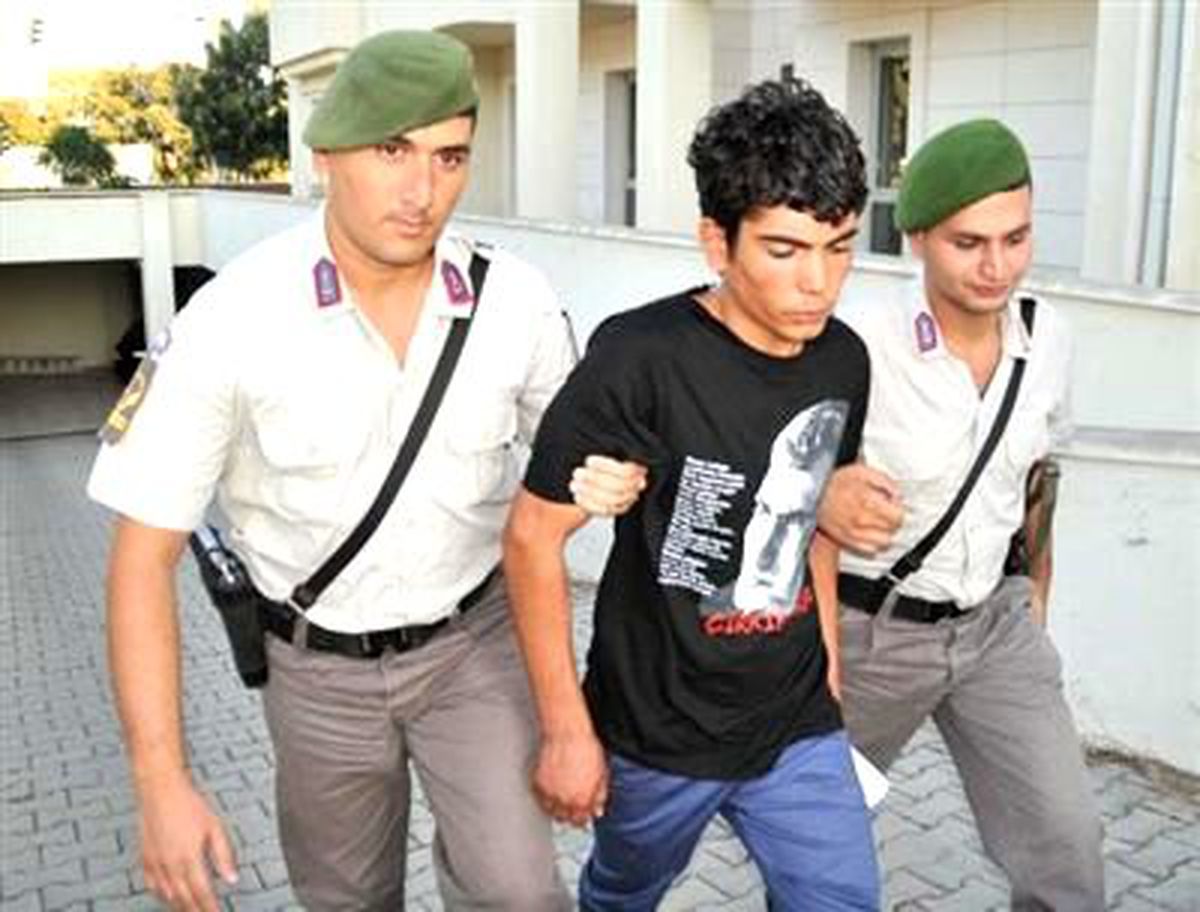 17 Yaşındaki Genç Kendisini Hırsızlıkla Suçlayanı Öldürdü