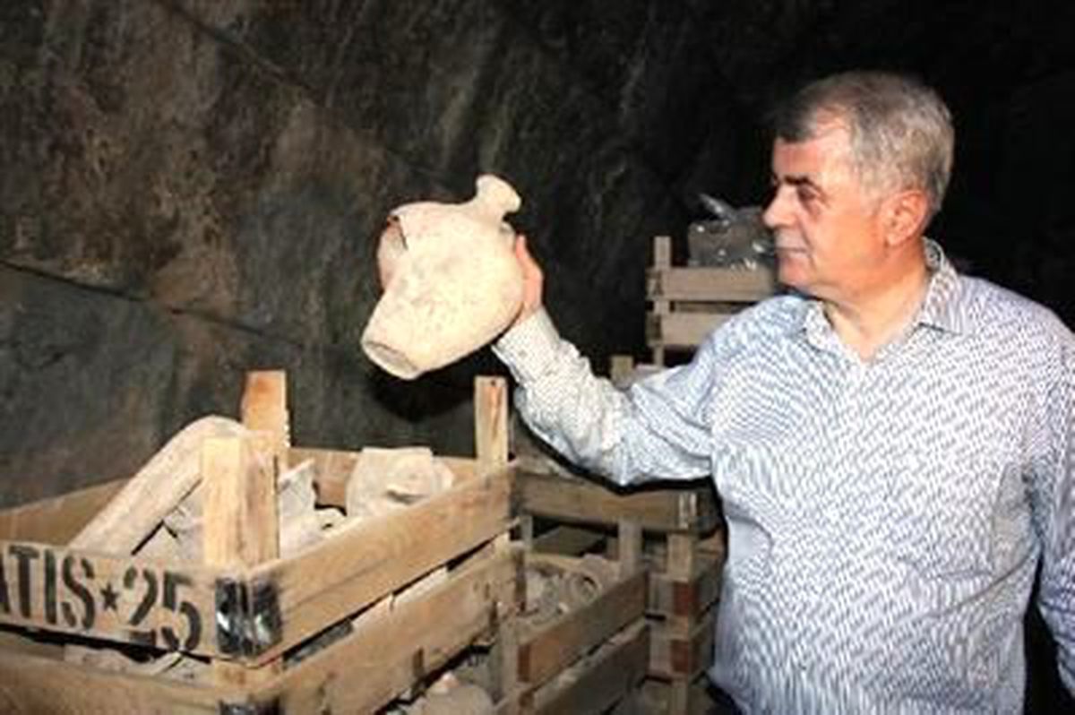 1900 Yıllık Antik İznik Roma Tiyatrosu Ortaya Çıkarılıyor