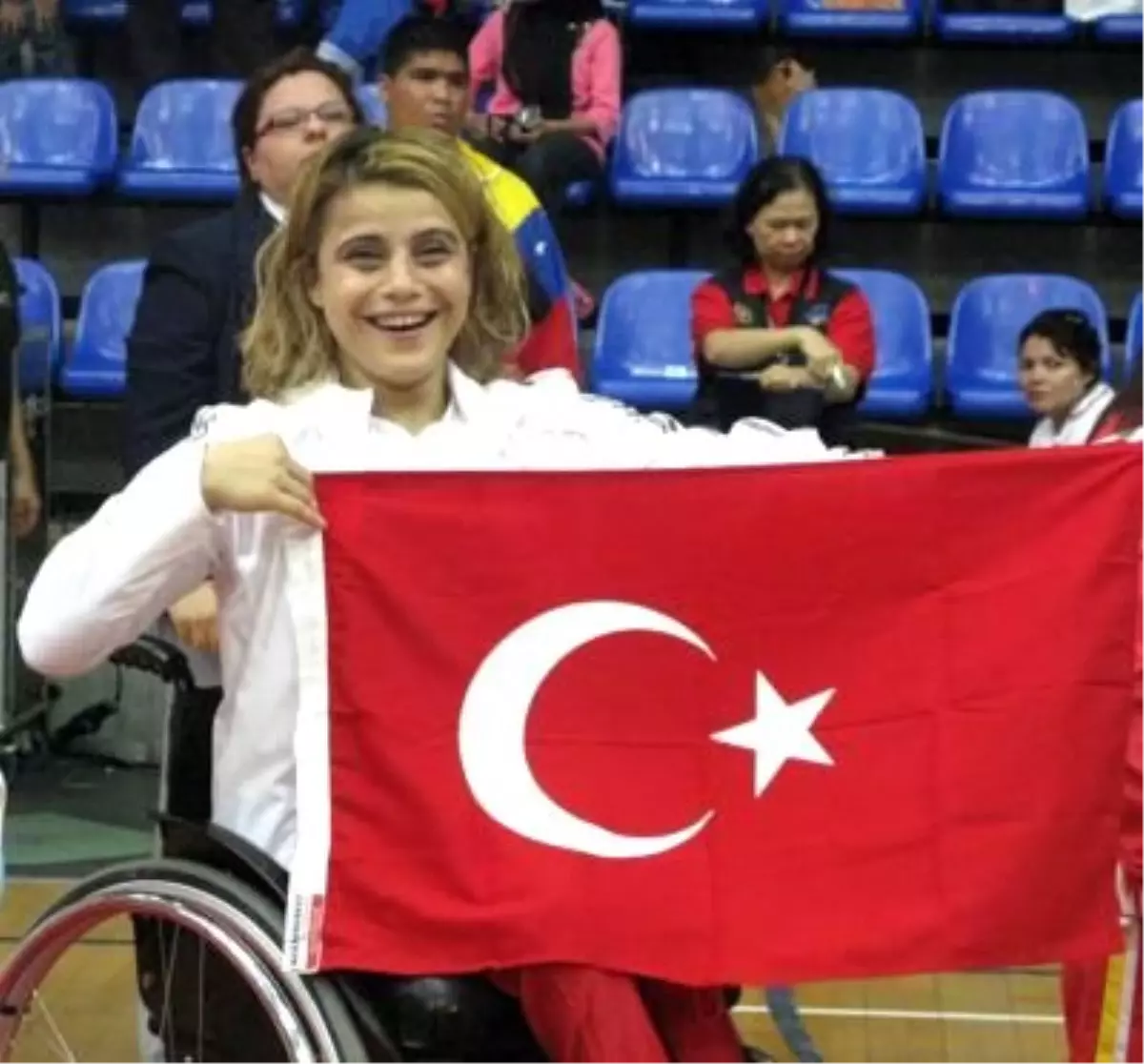 Halterde Mücadele Eden Nazmiye Muslu Paralimpik Rekoru Kırdı