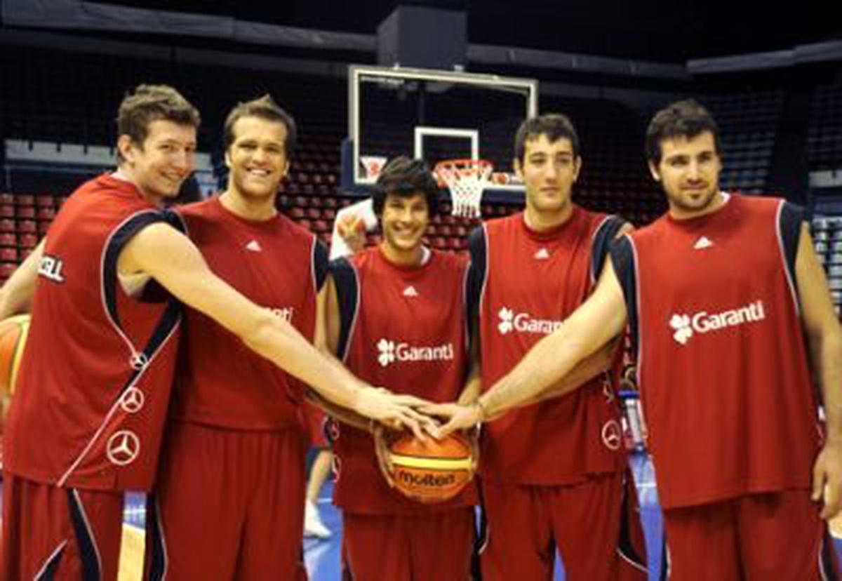 A Milli Basketbol Takımı Günü Çift Antrenmanla Tamamladı