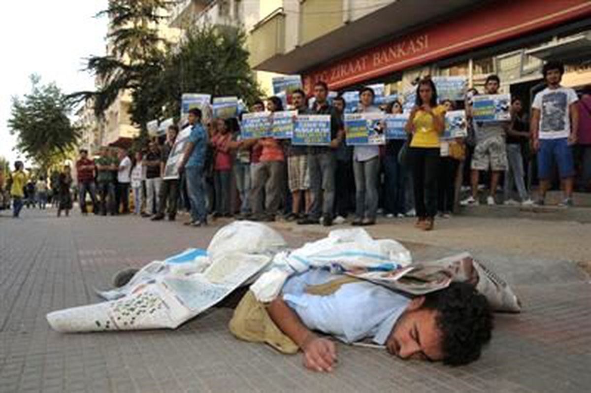 Adana\'da Harç Protestosu