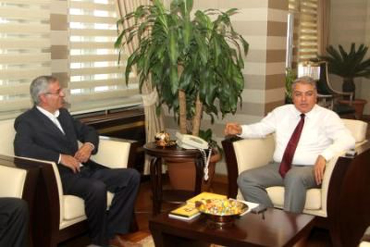 Anadolu Basın Yayın Birliği Vali Tekinarslan\'ı Ziyaret Etti