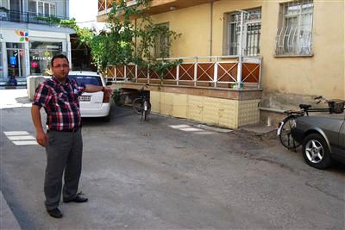 Arabası Evinin Önünden Çalındı