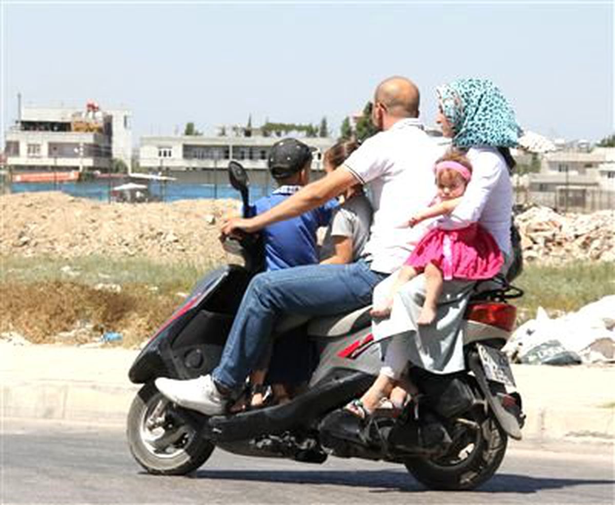 Bir Motosiklette 5 Kişi