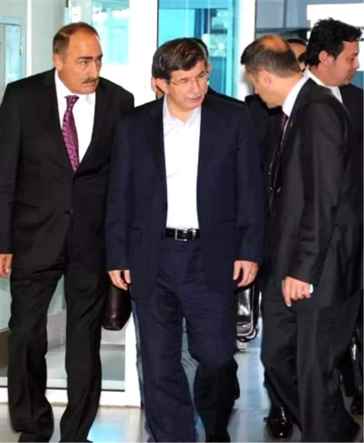 Dışişleri Bakanı Ahmet Davutoğlu Yurda Döndü