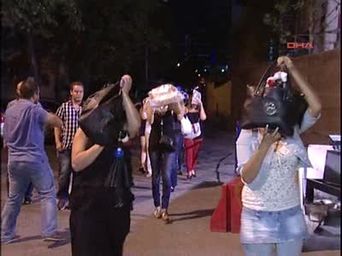 Fatih\'te Fuhuş Baskını: 20 Gözaltı