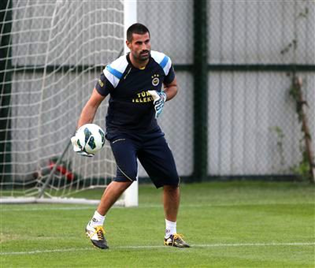 Fenerbahçe Kalecisi Volkan Demirel Kurayı Değerlendirdi