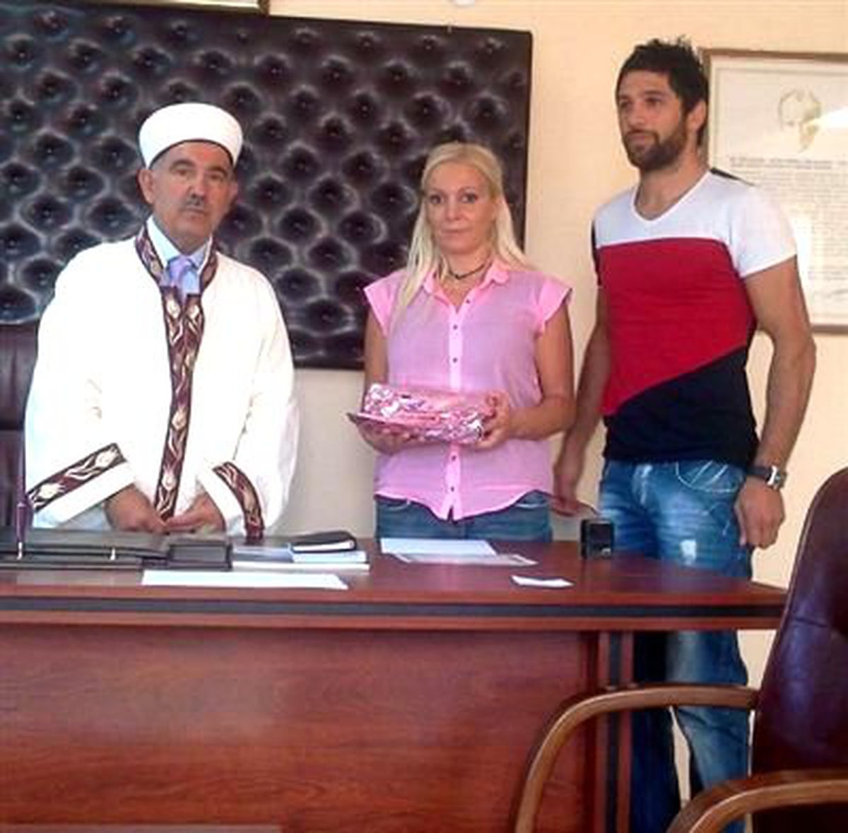 Futbolcu Abdülkadir ile Evlenen Yunan Doktor Müslüman Oldu