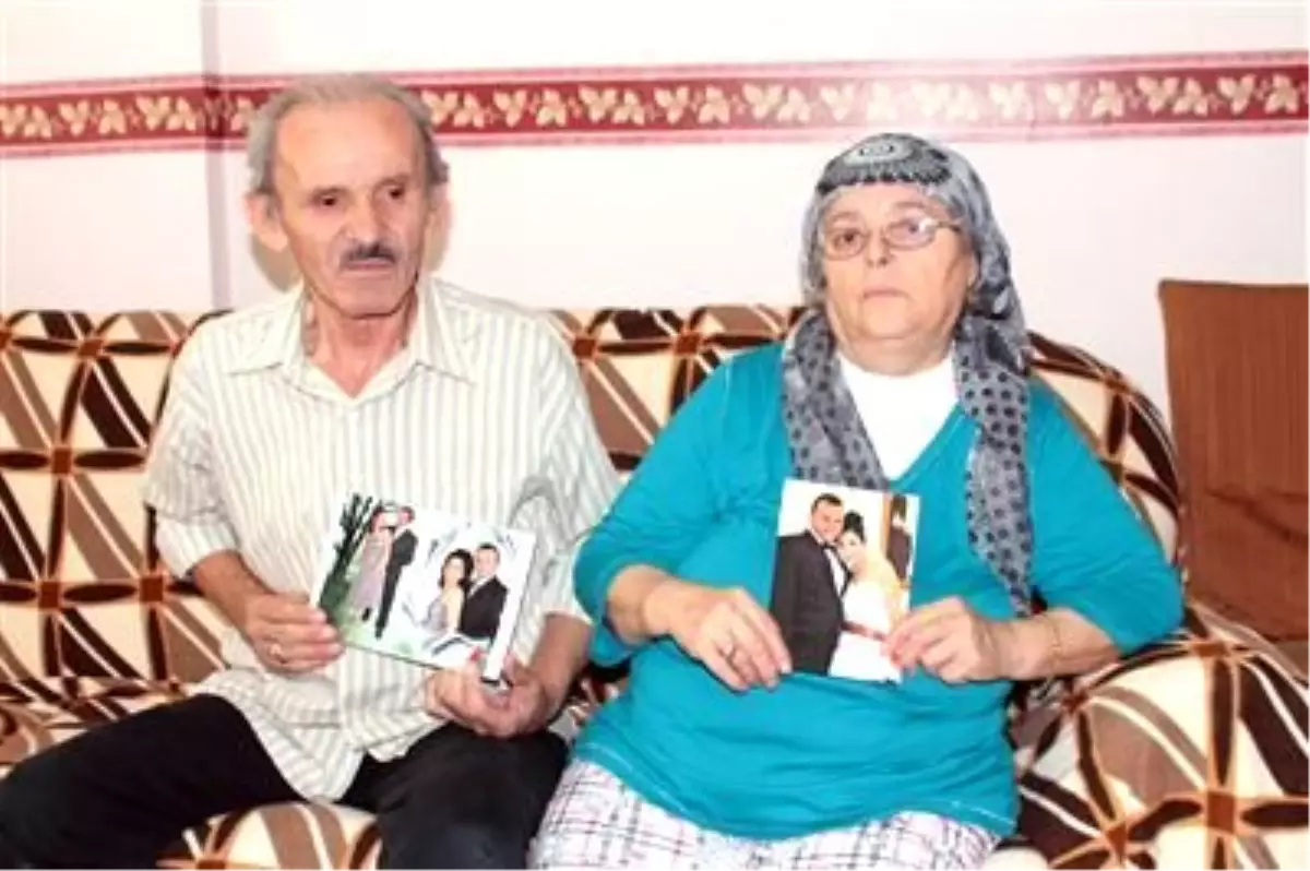 Gazeteciler \'Ünal\' İçin Suriye Büyükelçiliği Önünde