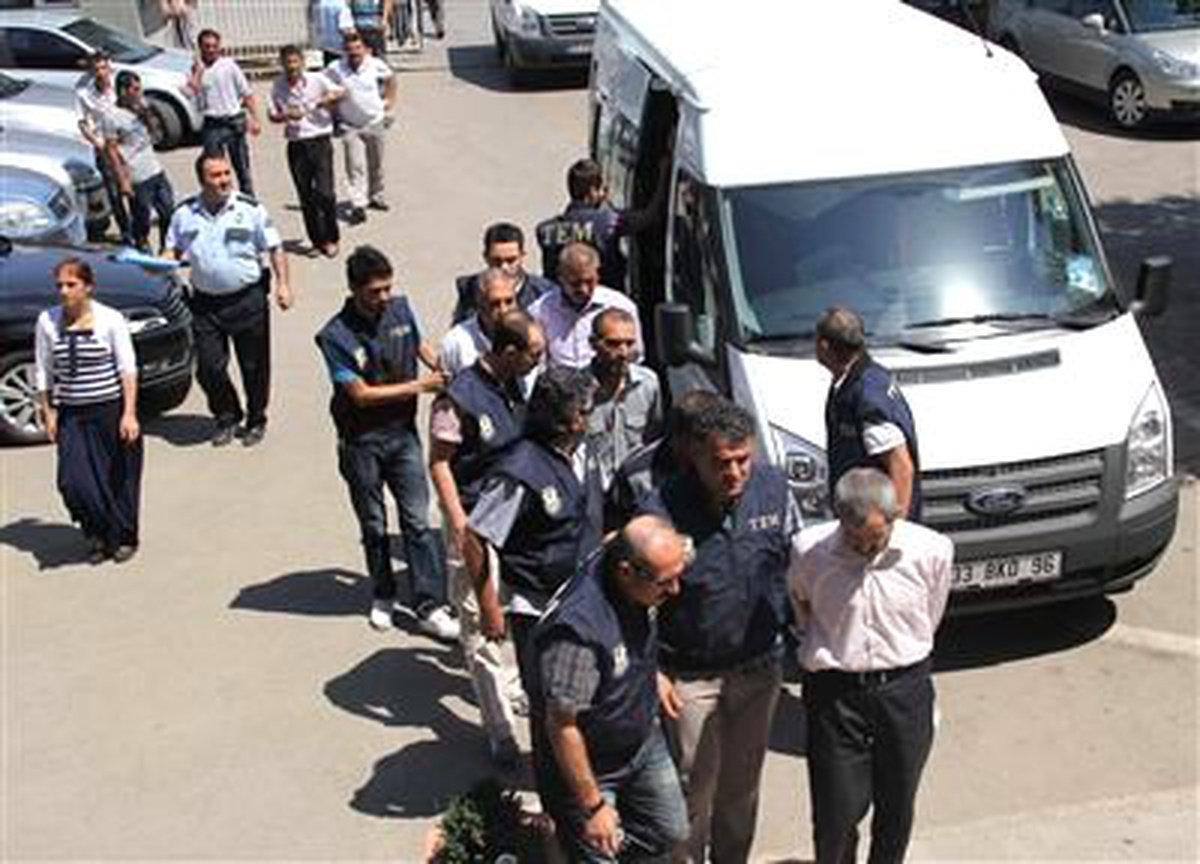 Hakkari\'de 15 Kişi Gözaltına Alındı