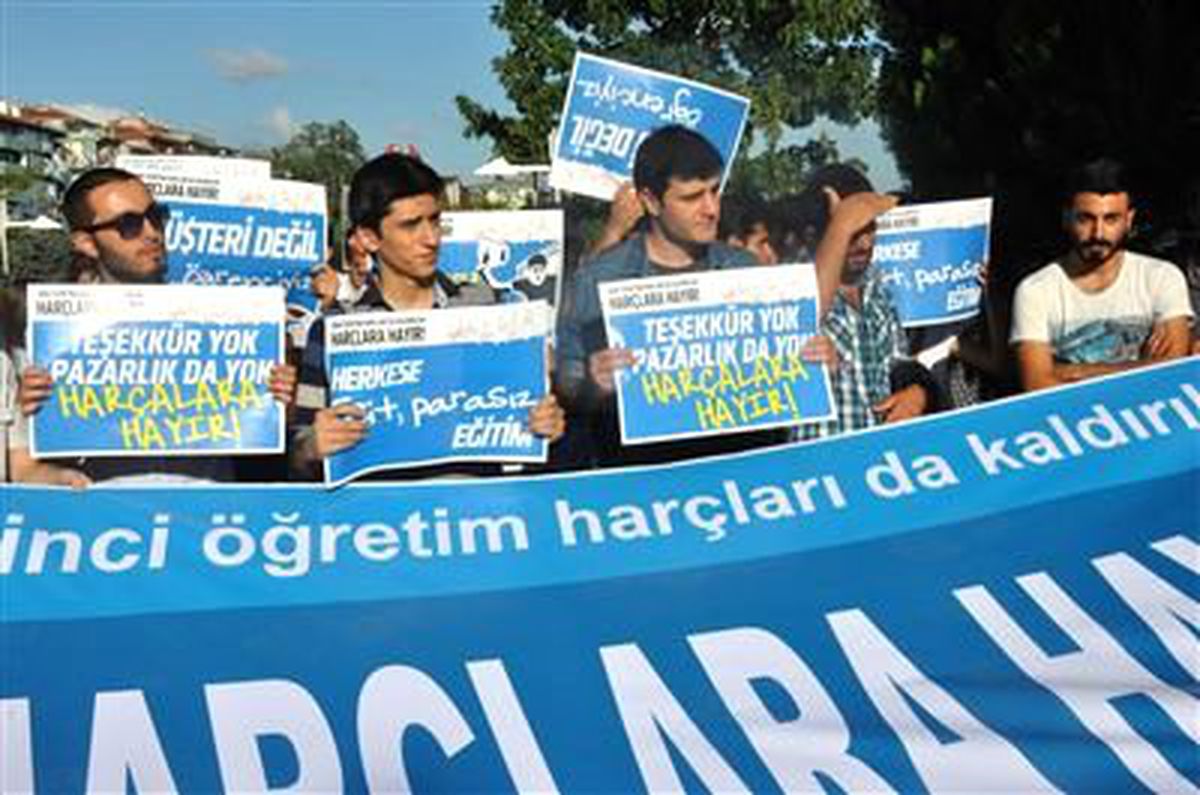 İkinci Öğretim Öğrencilerinden \'Harç\' İsyanı
