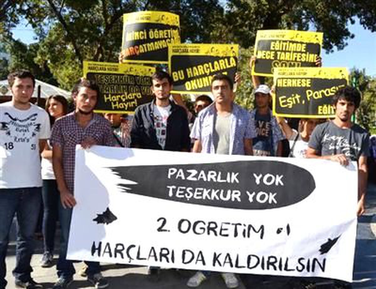 Konya\'da, \'İkinci Öğretimde Harçlar Kaldırılsın\' Eylemi