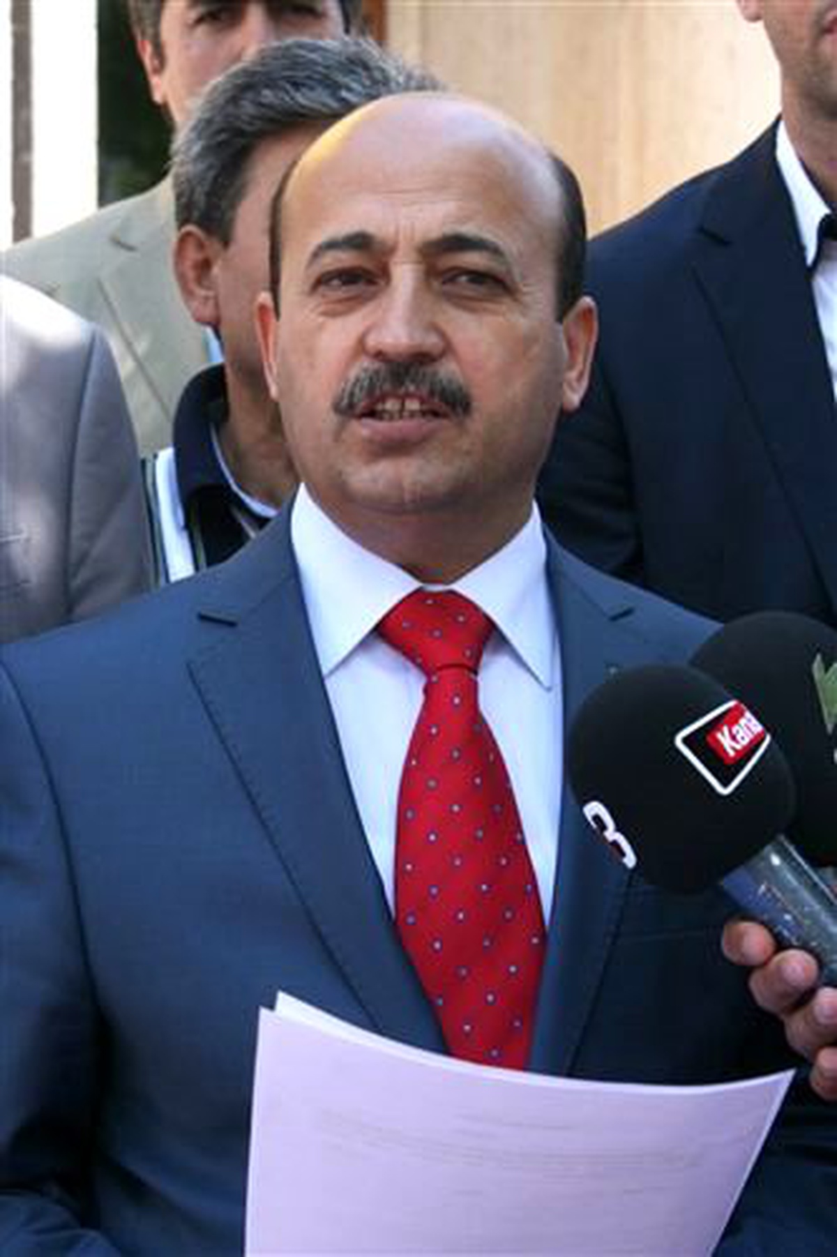 MHP\'li Vekiller İmza Kampanyası Başlattı