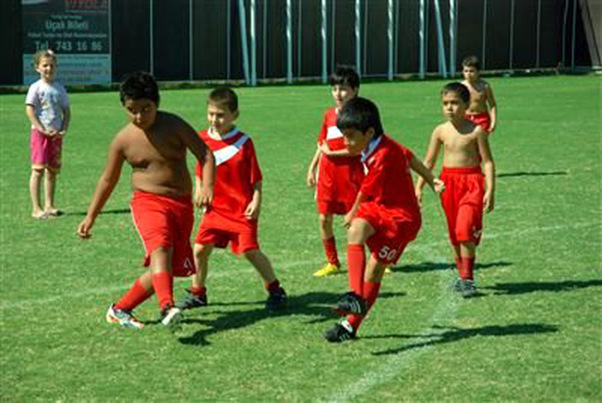 Minik Futbolcular Sertifikalarını Aldı